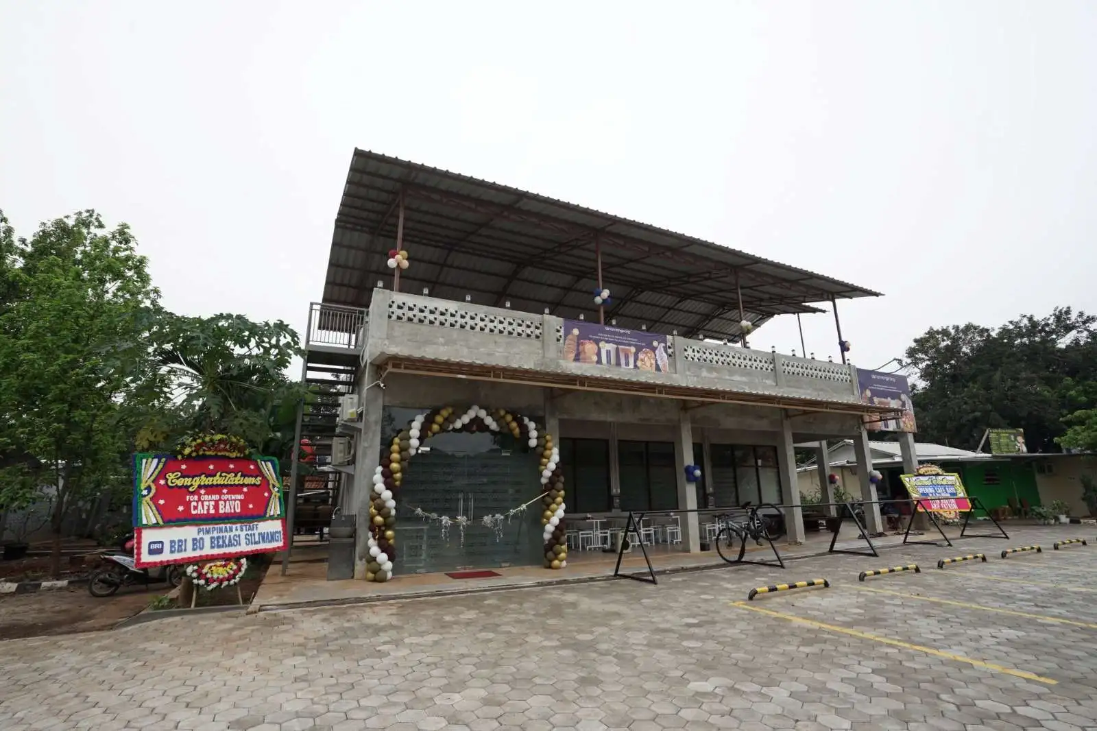 Teman nongkrong Bayo